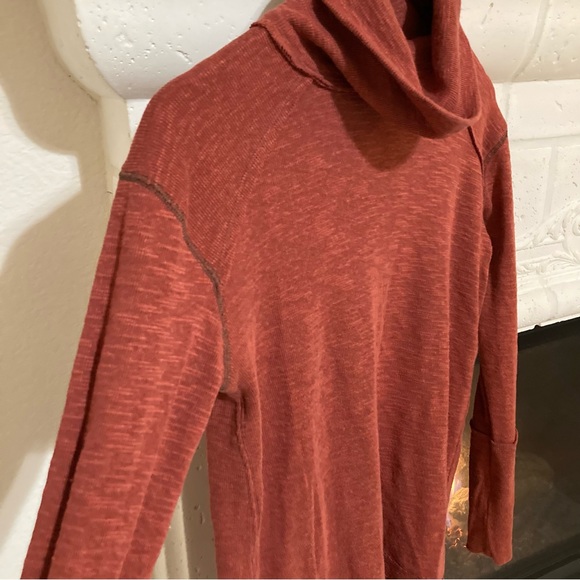We the Free Turtleneck Tunic Sweater Split Hem Brick Red Size Small S - Picture 3 of 10